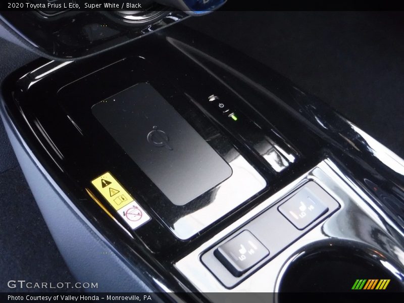 Super White / Black 2020 Toyota Prius L Eco