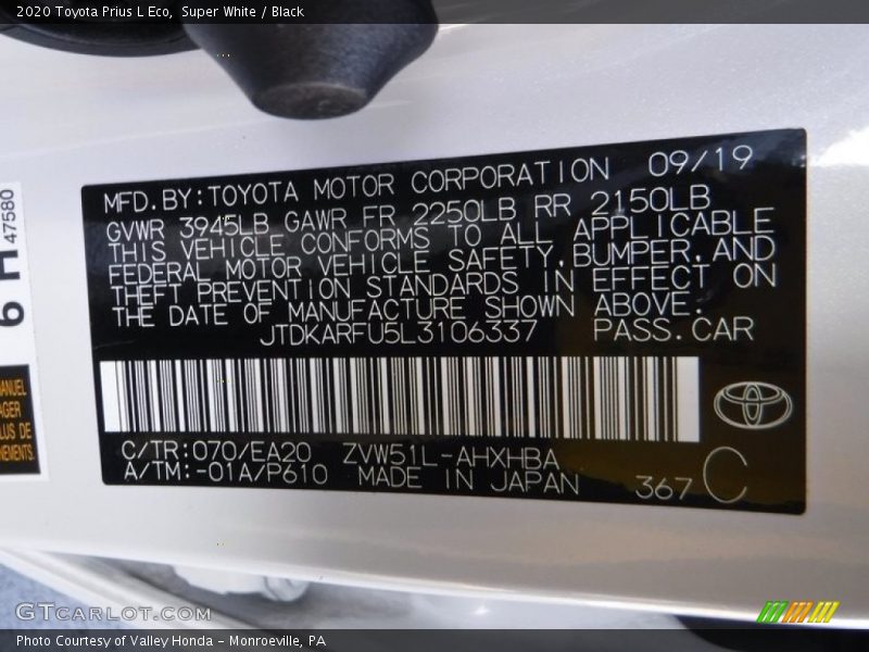 Super White / Black 2020 Toyota Prius L Eco