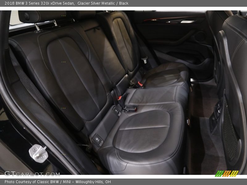 Glacier Silver Metallic / Black 2018 BMW 3 Series 320i xDrive Sedan