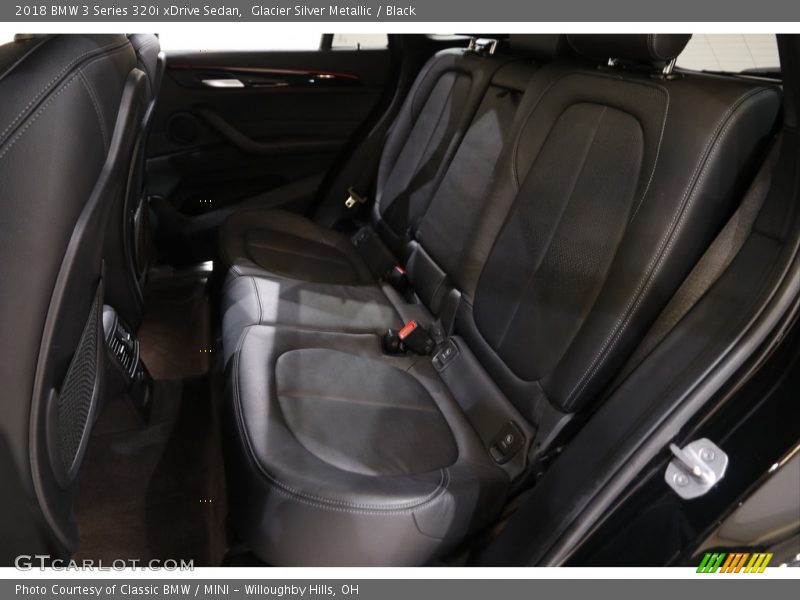 Glacier Silver Metallic / Black 2018 BMW 3 Series 320i xDrive Sedan