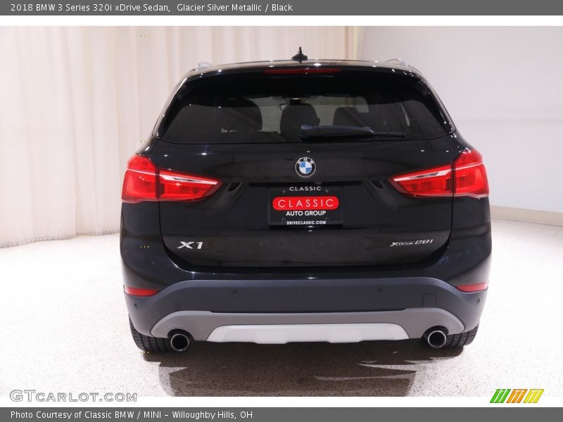 Glacier Silver Metallic / Black 2018 BMW 3 Series 320i xDrive Sedan