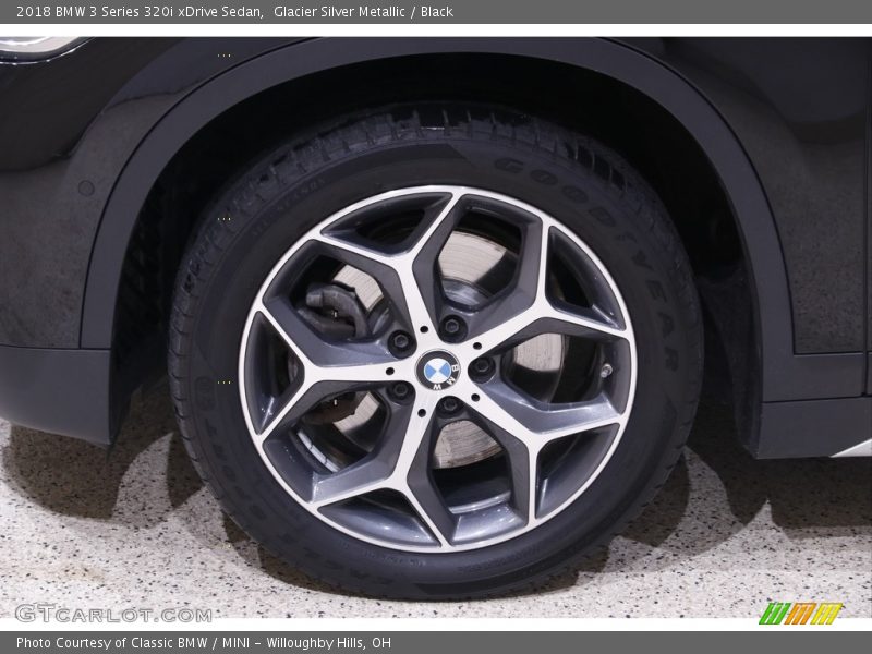 Glacier Silver Metallic / Black 2018 BMW 3 Series 320i xDrive Sedan