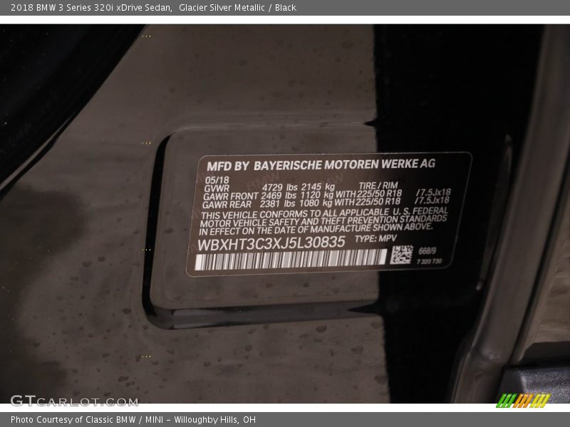 Glacier Silver Metallic / Black 2018 BMW 3 Series 320i xDrive Sedan