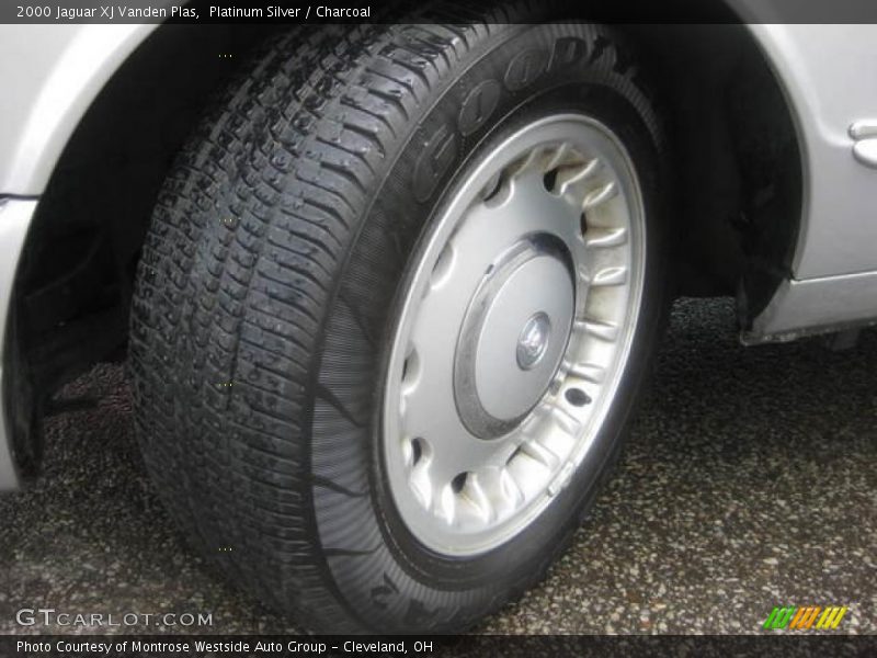 Platinum Silver / Charcoal 2000 Jaguar XJ Vanden Plas