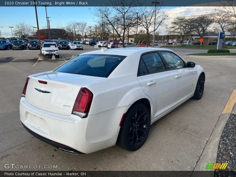 Bright White / Black 2020 Chrysler 300 Touring