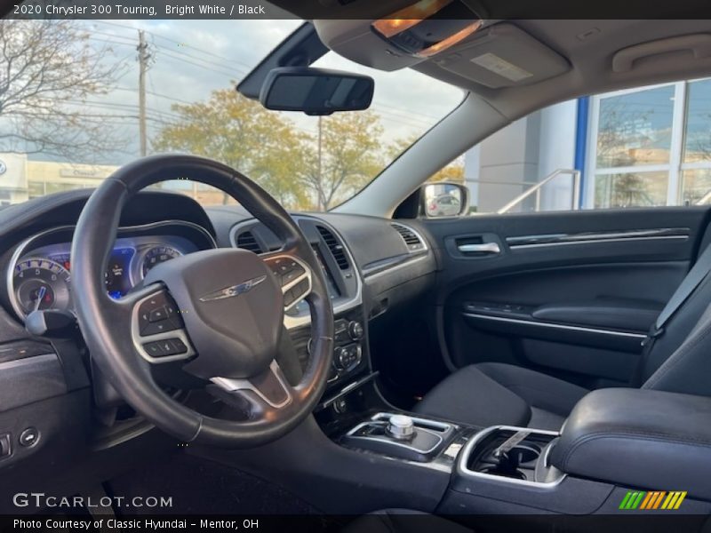 Bright White / Black 2020 Chrysler 300 Touring