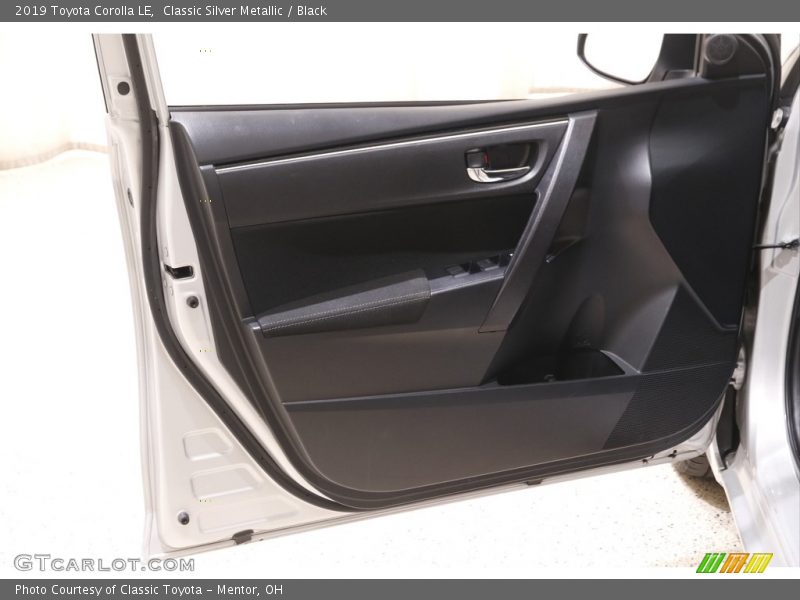 Classic Silver Metallic / Black 2019 Toyota Corolla LE