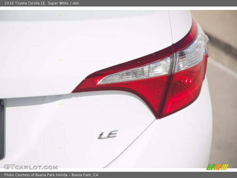 Super White / Ash 2016 Toyota Corolla LE