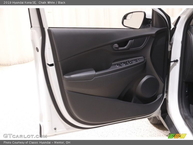 Chalk White / Black 2019 Hyundai Kona SE