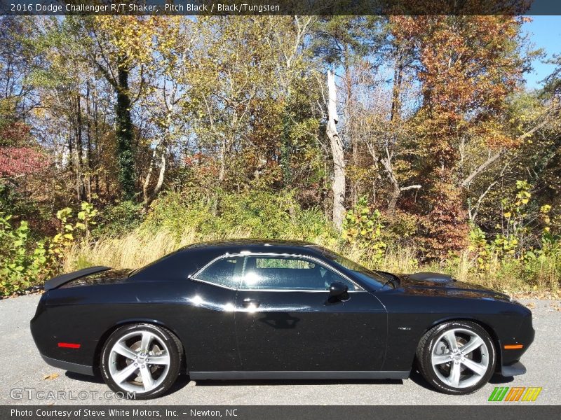 Pitch Black / Black/Tungsten 2016 Dodge Challenger R/T Shaker