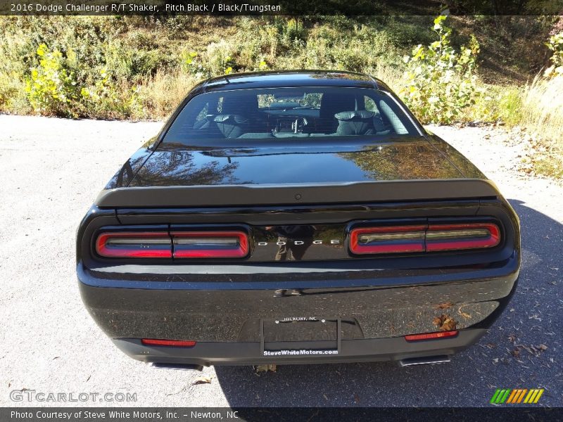 Pitch Black / Black/Tungsten 2016 Dodge Challenger R/T Shaker
