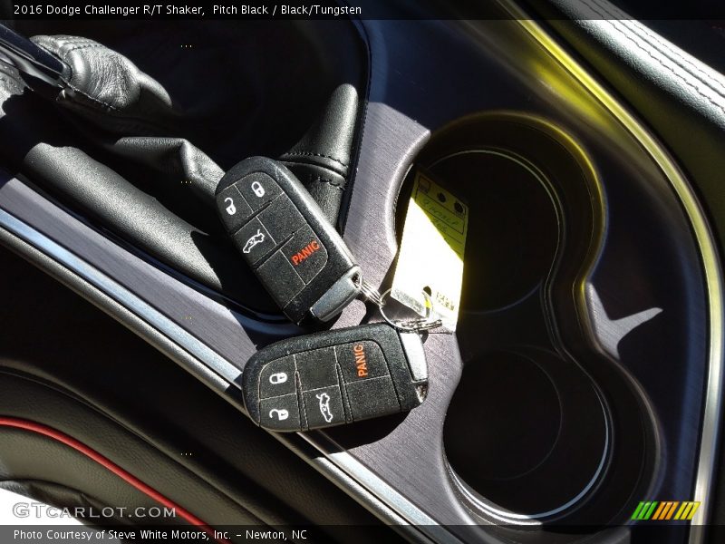 Pitch Black / Black/Tungsten 2016 Dodge Challenger R/T Shaker