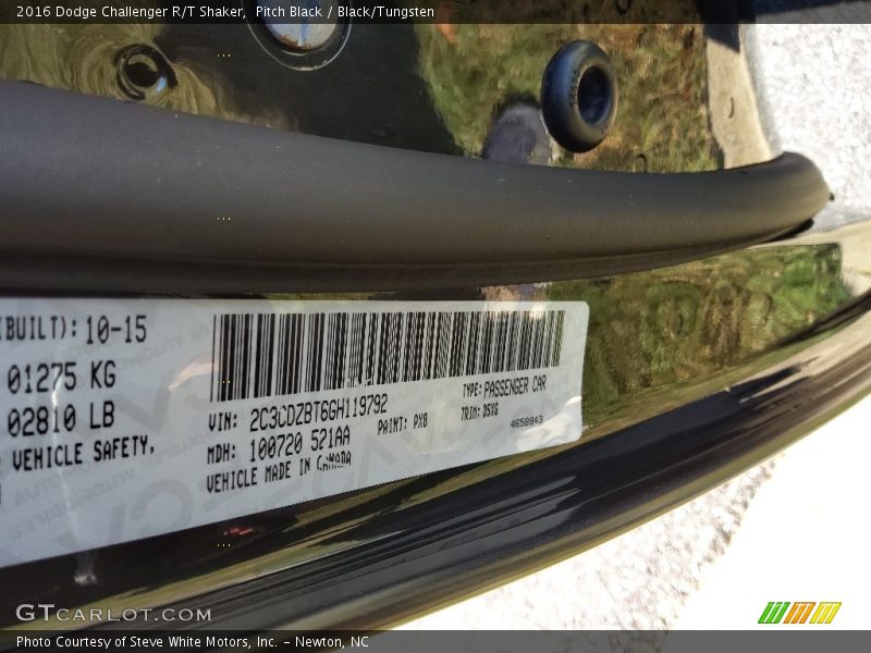 Pitch Black / Black/Tungsten 2016 Dodge Challenger R/T Shaker