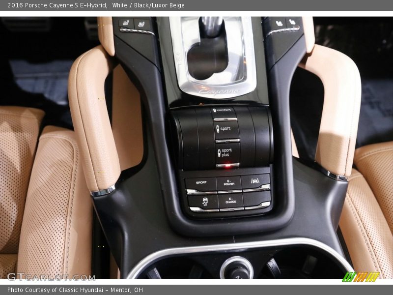 White / Black/Luxor Beige 2016 Porsche Cayenne S E-Hybrid