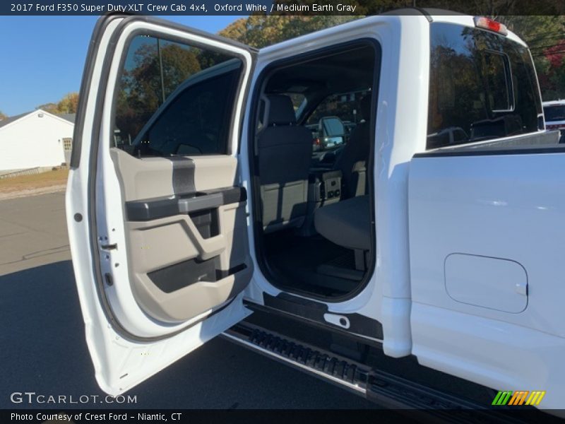 Oxford White / Medium Earth Gray 2017 Ford F350 Super Duty XLT Crew Cab 4x4