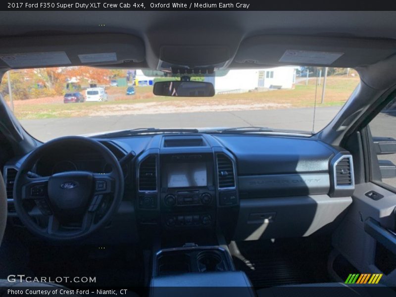 Oxford White / Medium Earth Gray 2017 Ford F350 Super Duty XLT Crew Cab 4x4