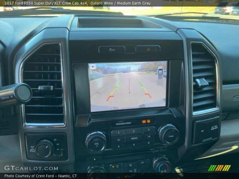 Oxford White / Medium Earth Gray 2017 Ford F350 Super Duty XLT Crew Cab 4x4