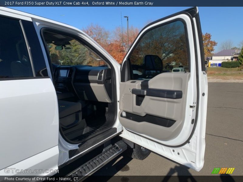 Oxford White / Medium Earth Gray 2017 Ford F350 Super Duty XLT Crew Cab 4x4