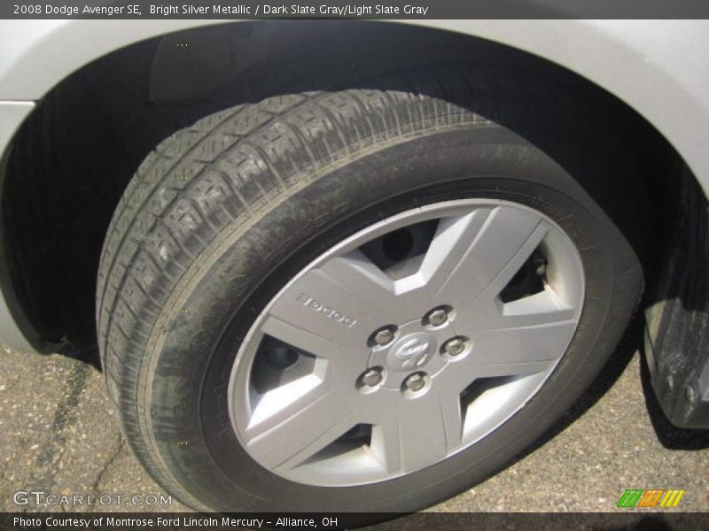 Bright Silver Metallic / Dark Slate Gray/Light Slate Gray 2008 Dodge Avenger SE