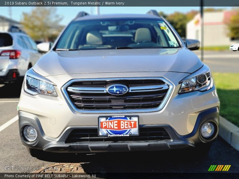 Tungsten Metallic / Warm Ivory 2019 Subaru Outback 2.5i Premium