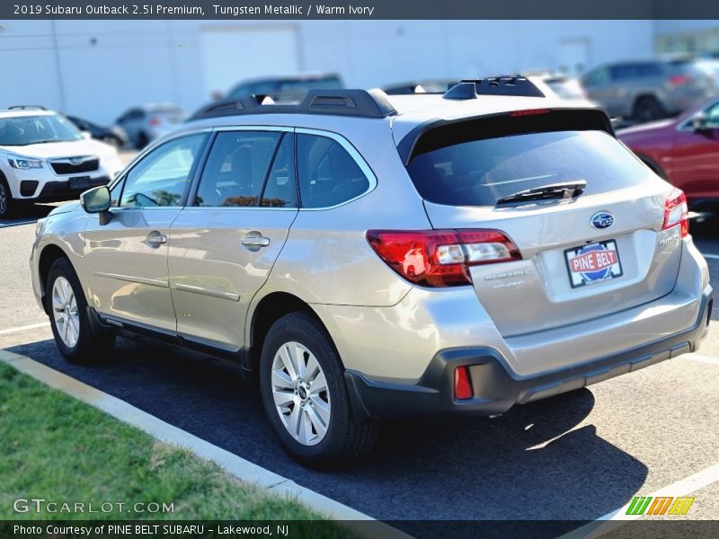 Tungsten Metallic / Warm Ivory 2019 Subaru Outback 2.5i Premium