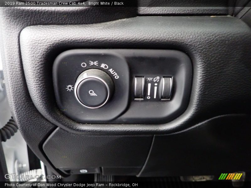 Bright White / Black 2019 Ram 2500 Tradesman Crew Cab 4x4