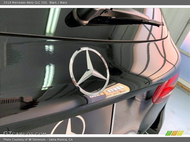 Black / Black 2019 Mercedes-Benz GLC 300