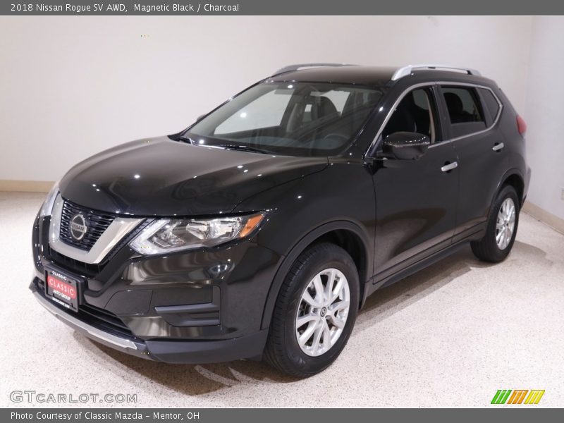 Magnetic Black / Charcoal 2018 Nissan Rogue SV AWD