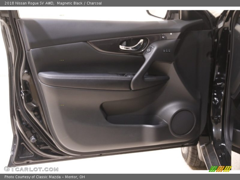 Magnetic Black / Charcoal 2018 Nissan Rogue SV AWD