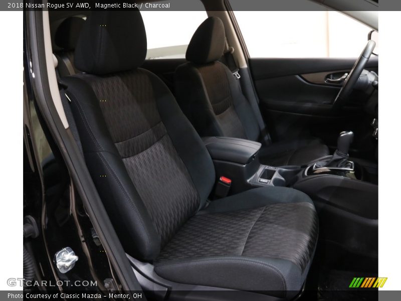 Magnetic Black / Charcoal 2018 Nissan Rogue SV AWD