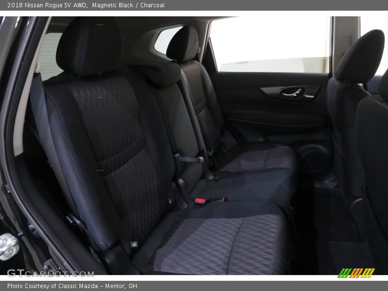 Magnetic Black / Charcoal 2018 Nissan Rogue SV AWD