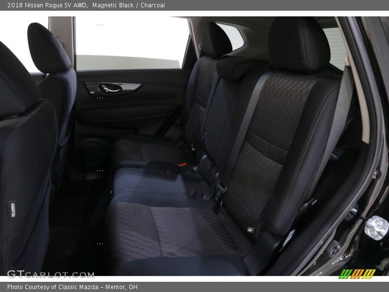 Magnetic Black / Charcoal 2018 Nissan Rogue SV AWD