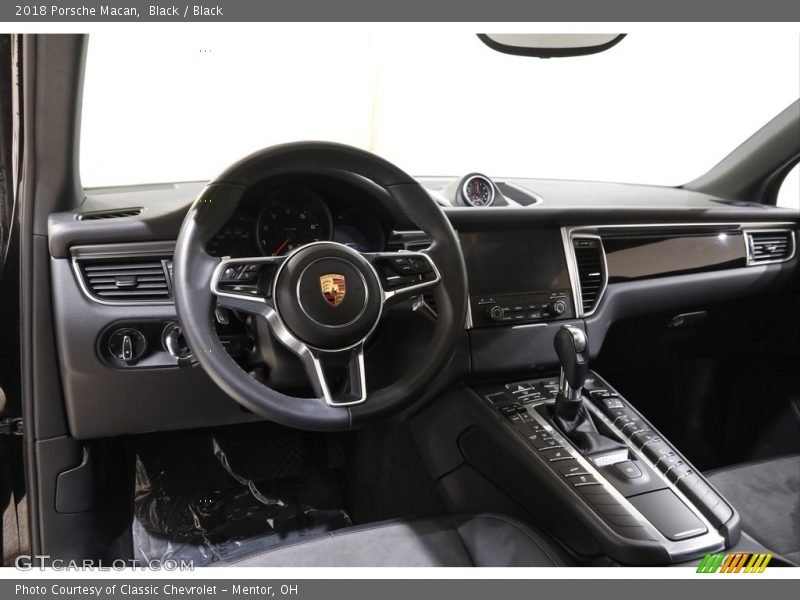 Black / Black 2018 Porsche Macan