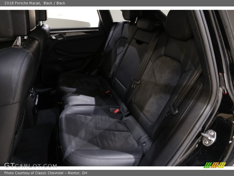 Black / Black 2018 Porsche Macan