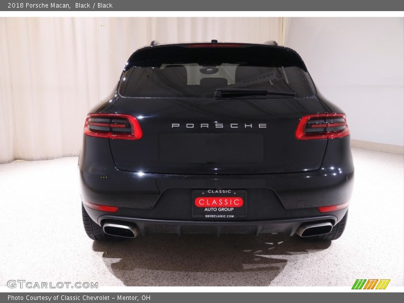 Black / Black 2018 Porsche Macan