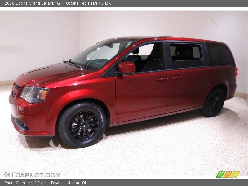 Front 3/4 View of 2020 Grand Caravan GT