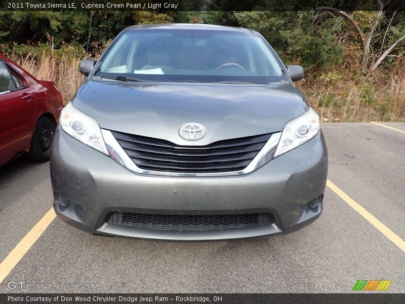 Cypress Green Pearl / Light Gray 2011 Toyota Sienna LE