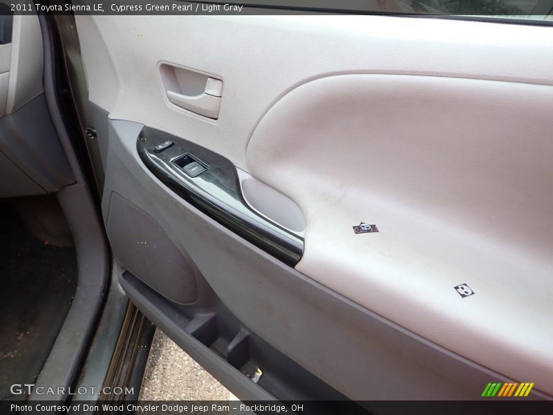 Cypress Green Pearl / Light Gray 2011 Toyota Sienna LE