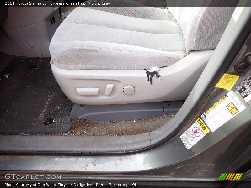 Cypress Green Pearl / Light Gray 2011 Toyota Sienna LE