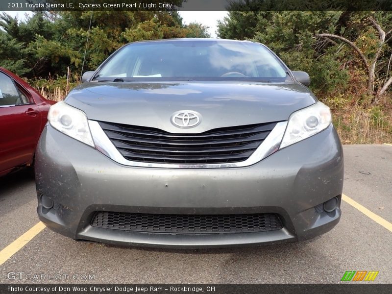 Cypress Green Pearl / Light Gray 2011 Toyota Sienna LE