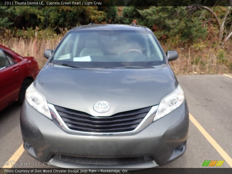 Cypress Green Pearl / Light Gray 2011 Toyota Sienna LE