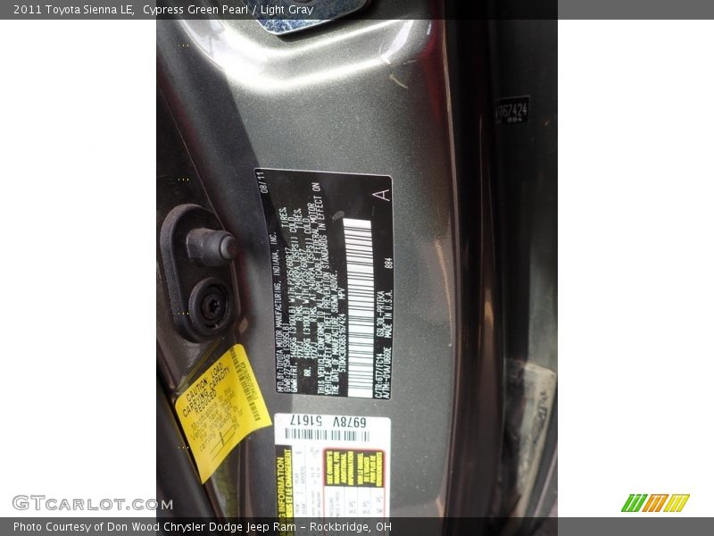 Cypress Green Pearl / Light Gray 2011 Toyota Sienna LE
