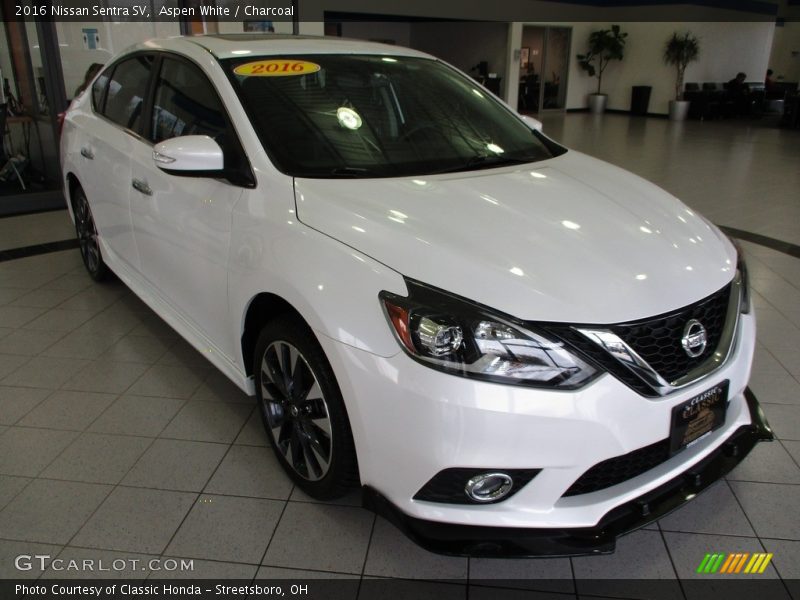 Front 3/4 View of 2016 Sentra SV