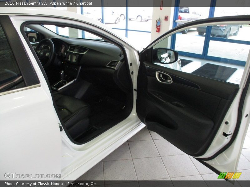 Aspen White / Charcoal 2016 Nissan Sentra SV