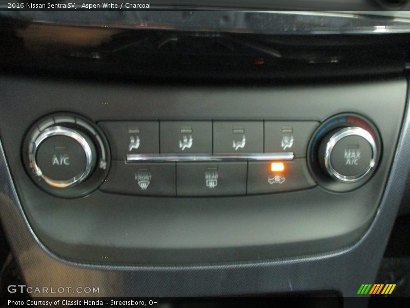 Aspen White / Charcoal 2016 Nissan Sentra SV