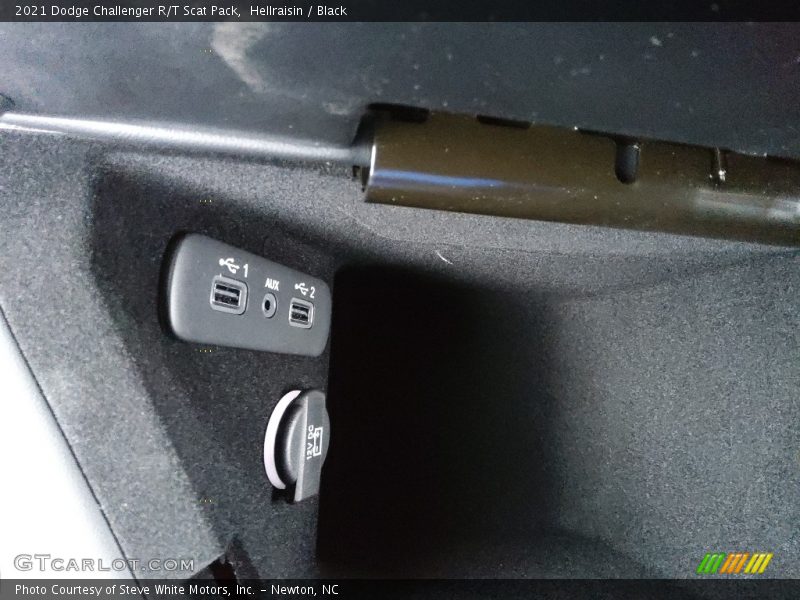 Hellraisin / Black 2021 Dodge Challenger R/T Scat Pack