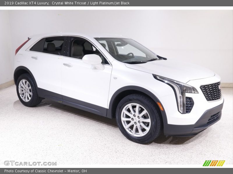 Crystal White Tricoat / Light Platinum/Jet Black 2019 Cadillac XT4 Luxury