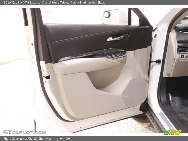 Crystal White Tricoat / Light Platinum/Jet Black 2019 Cadillac XT4 Luxury