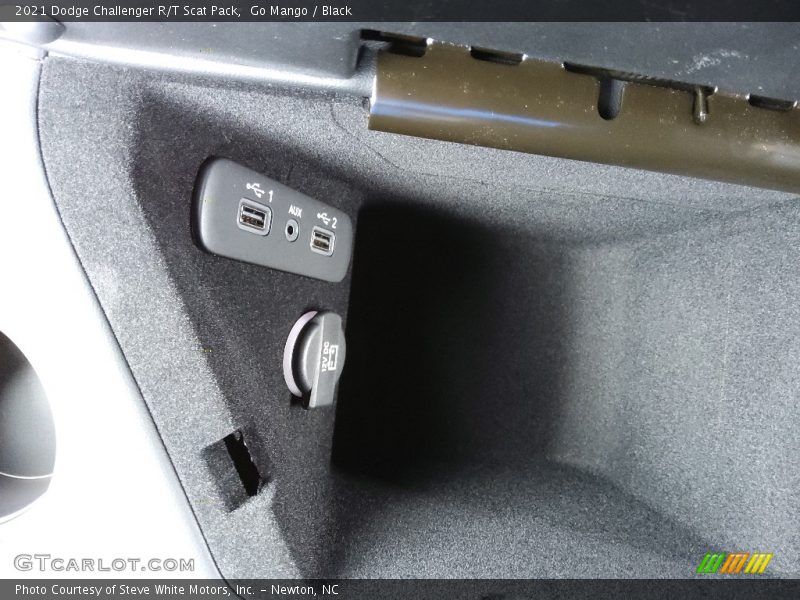 Go Mango / Black 2021 Dodge Challenger R/T Scat Pack