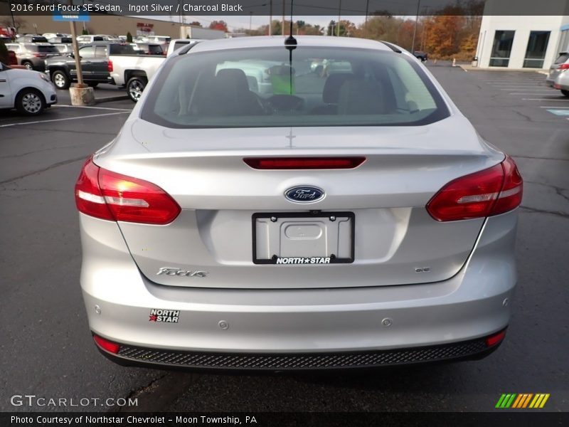 Ingot Silver / Charcoal Black 2016 Ford Focus SE Sedan